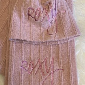 Roxy Accessories - Roxy pink scarf and hat Roxy Accessories - Roxy pink scarf and hat